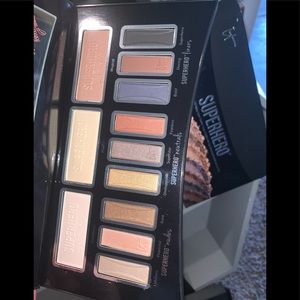 It Superhero Eyeshadow Palette